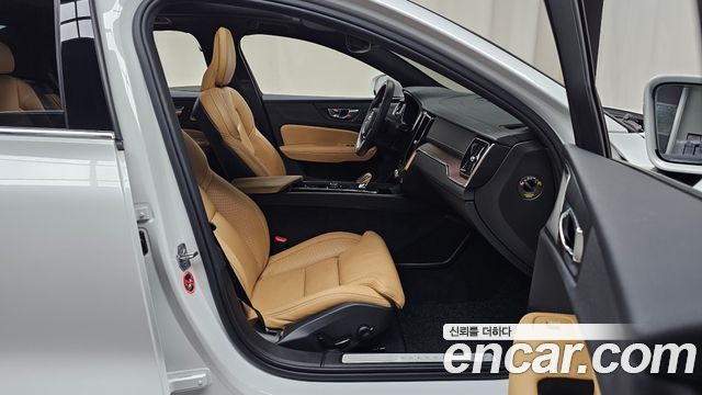 Volvo S60 2021 — photo 17