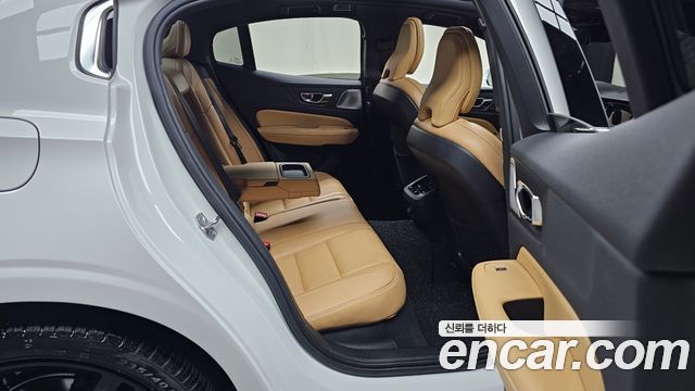 Volvo S60 2021 — photo 18
