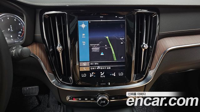 Volvo S60 2021 — photo 20