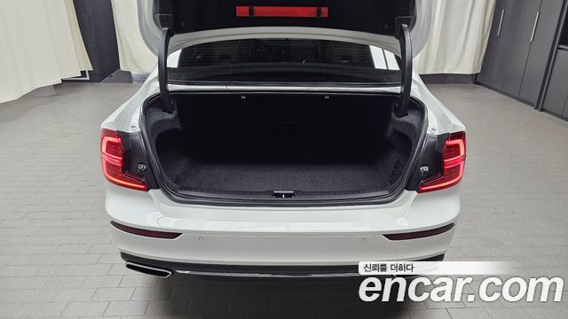Volvo S60 2021 — photo 26