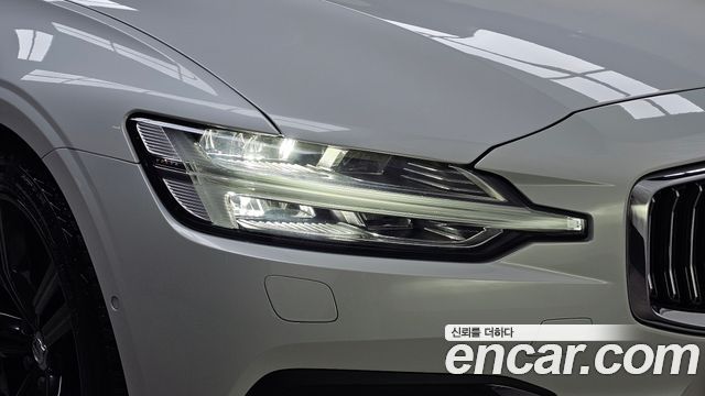 Volvo S60 2021 — photo 8
