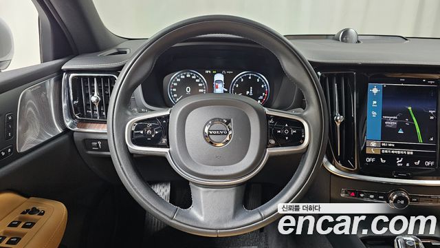 Volvo S60 2021 — photo 31