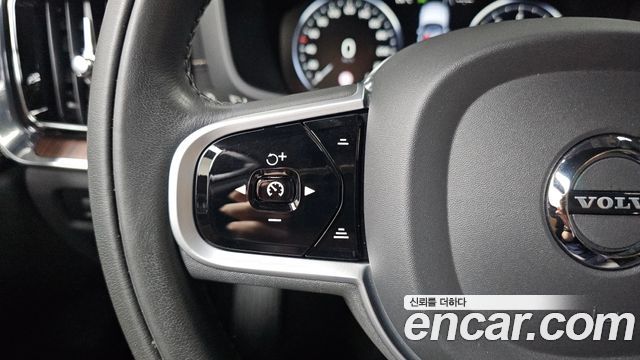 Volvo S60 2021 — photo 32