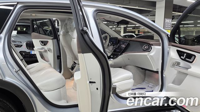Mercedes-Benz EQE 2023 — photo 10