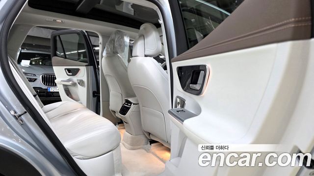 Mercedes-Benz EQE 2023 — photo 11