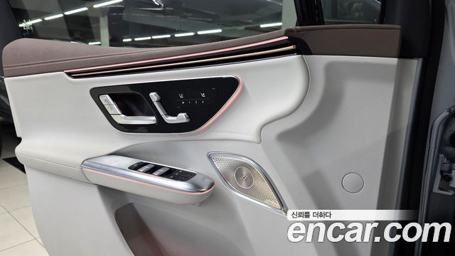 Mercedes-Benz EQE 2023 — photo 16