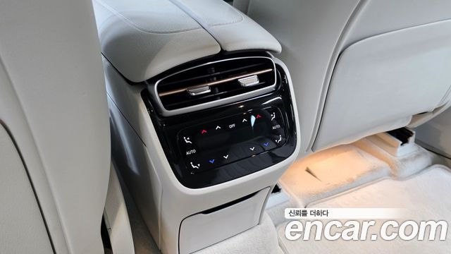 Mercedes-Benz EQE 2023 — photo 17