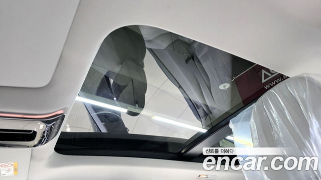 Mercedes-Benz EQE 2023 — photo 19