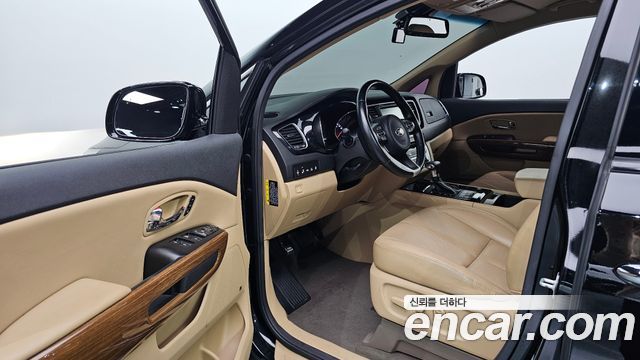 Kia Canival 2018 — photo 10