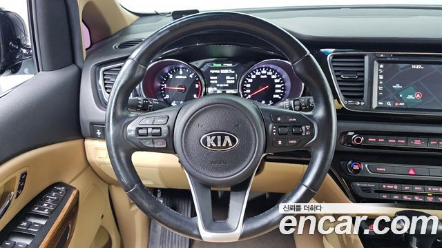 Kia Canival 2018 — photo 12