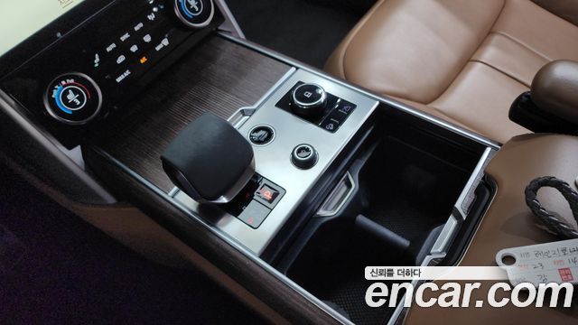 Land Rover Range Rover 2023 — photo 12