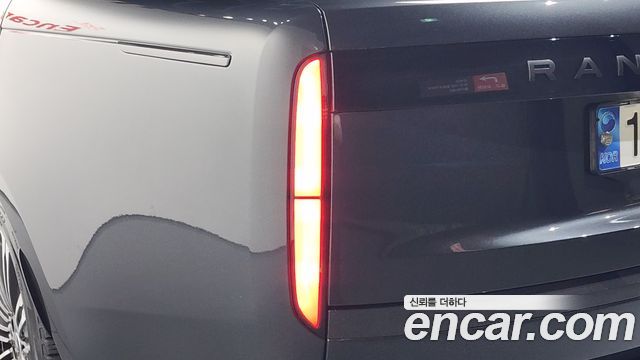 Land Rover Range Rover 2023 — photo 9