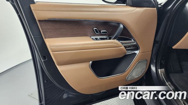 Land Rover Range Rover 2023 — photo 14