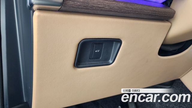 Land Rover Range Rover 2023 — photo 28