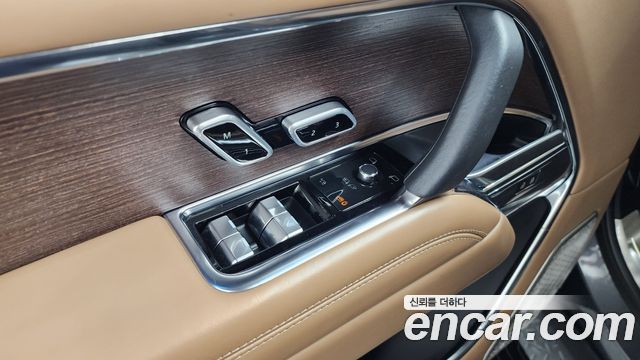 Land Rover Range Rover 2023 — photo 30