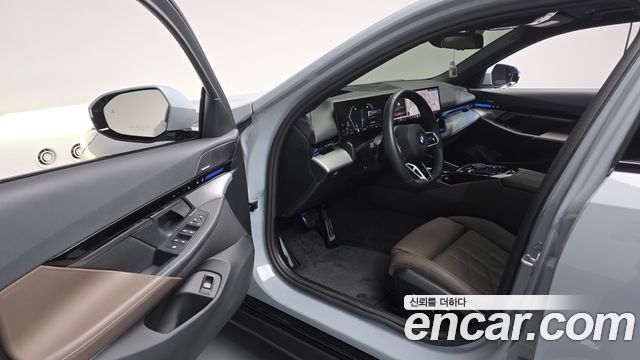 BMW 5-Series 2024 — photo 13