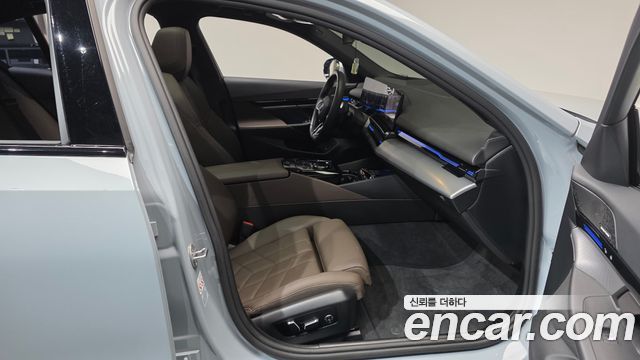 BMW 5-Series 2024 — photo 17