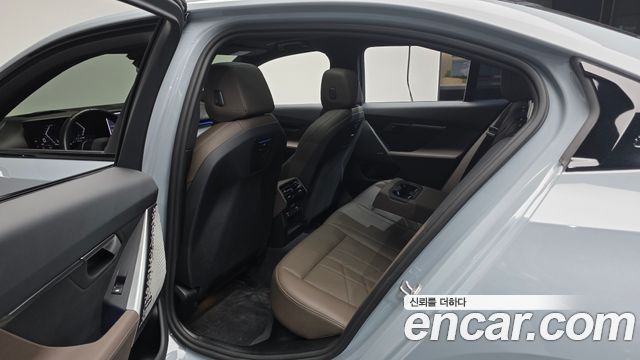 BMW 5-Series 2024 — photo 16