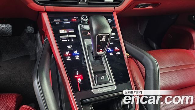 Porsche Cayenne 2019 — photo 12