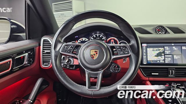 Porsche Cayenne 2019 — photo 19
