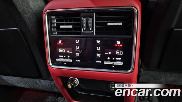 Porsche Cayenne 2019 — photo 24