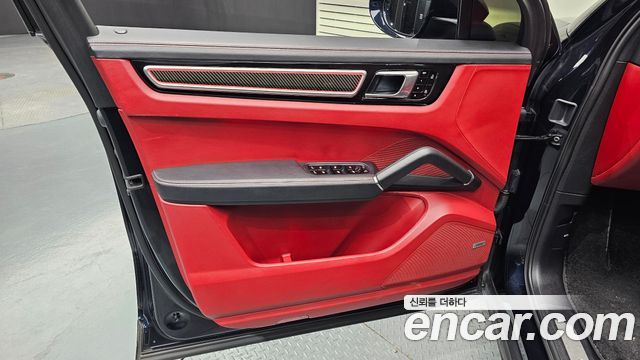 Porsche Cayenne 2019 — photo 14