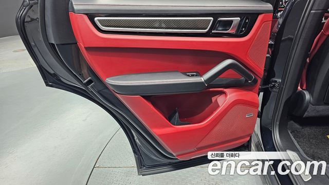 Porsche Cayenne 2019 — photo 15