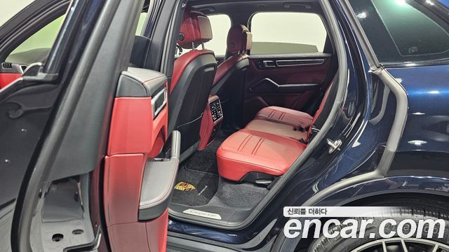 Porsche Cayenne 2019 — photo 16