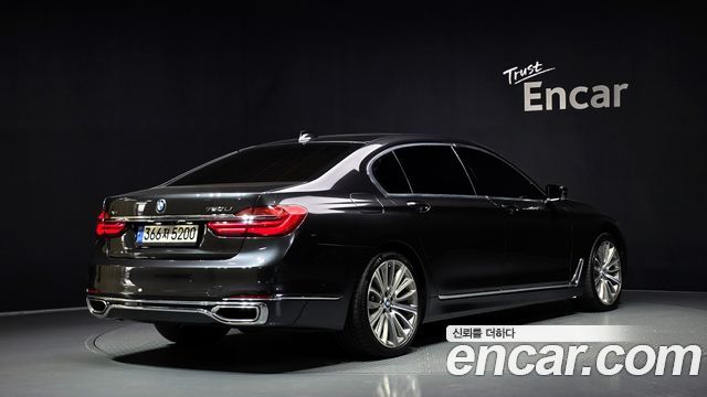 BMW 7-Series 2016 — photo 2
