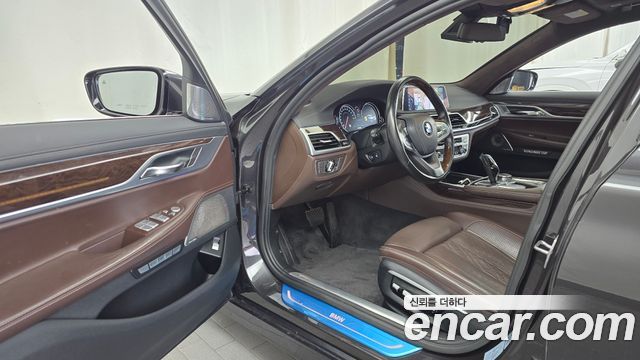 BMW 7-Series 2016 — photo 10