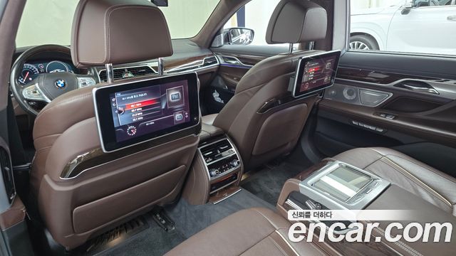 BMW 7-Series 2016 — photo 11