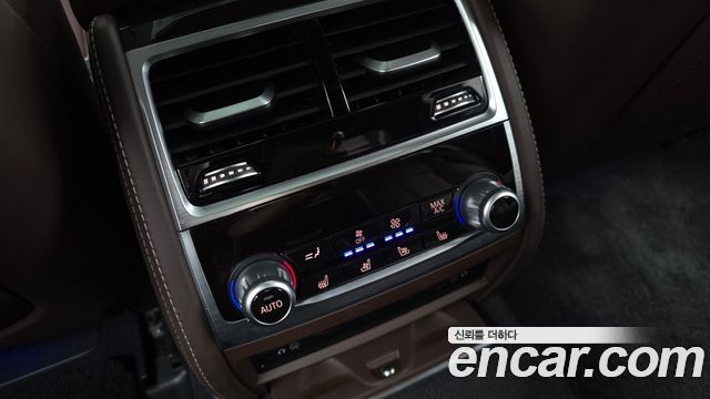 BMW 7-Series 2016 — photo 18