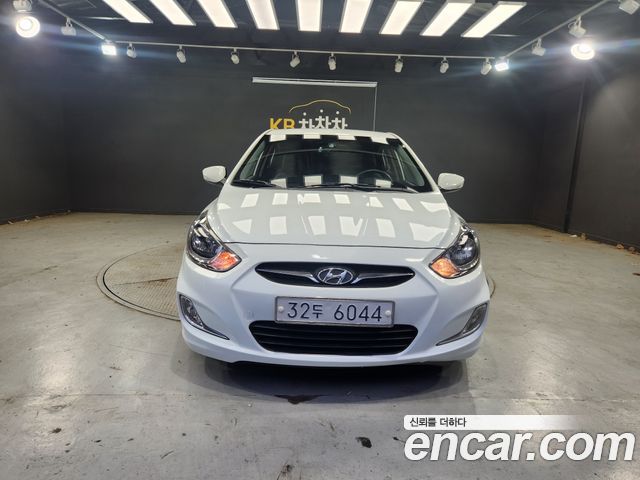 Hyundai Accent 2011 — photo 1