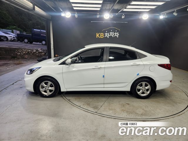 Hyundai Accent 2011 — photo 3