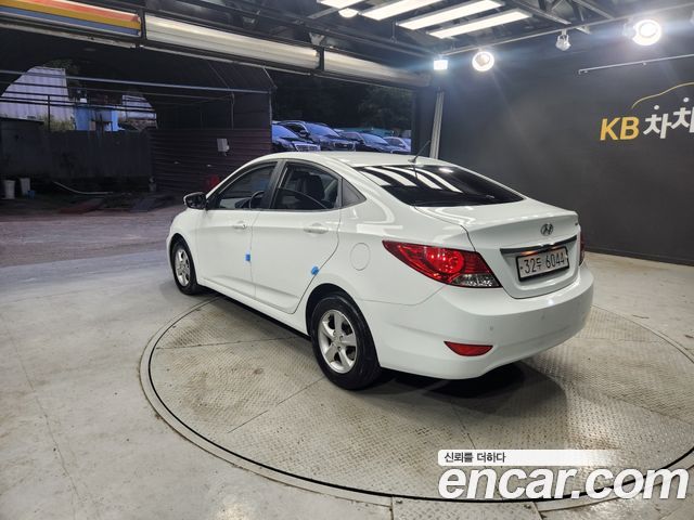 Hyundai Accent 2011 — photo 4