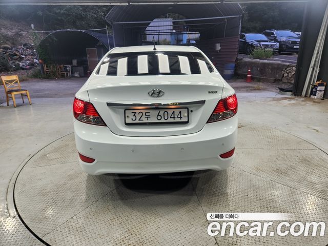 Hyundai Accent 2011 — photo 5
