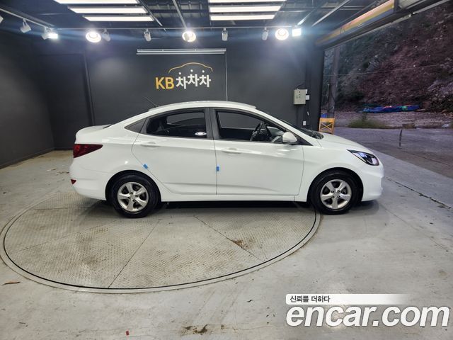 Hyundai Accent 2011 — photo 7