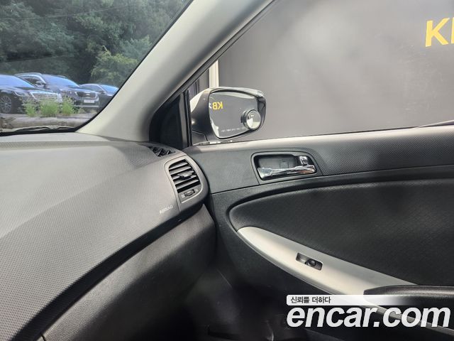 Hyundai Accent 2011 — photo 12