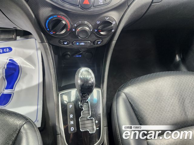 Hyundai Accent 2011 — photo 13
