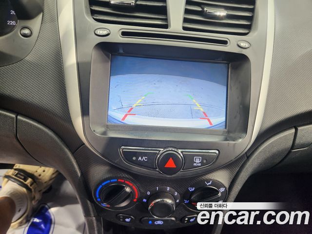 Hyundai Accent 2011 — photo 15