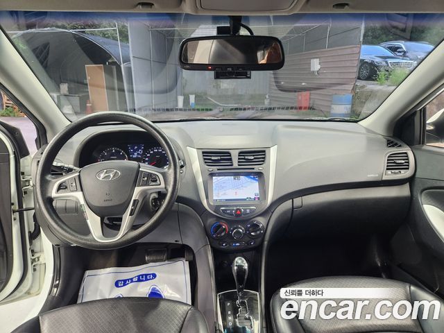 Hyundai Accent 2011 — photo 16