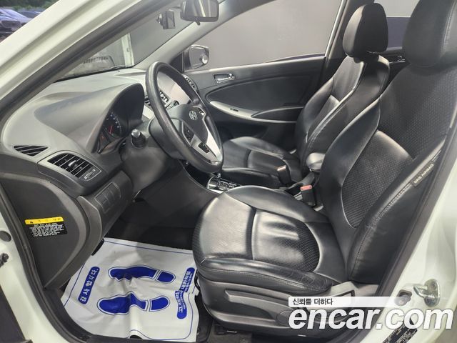 Hyundai Accent 2011 — photo 17