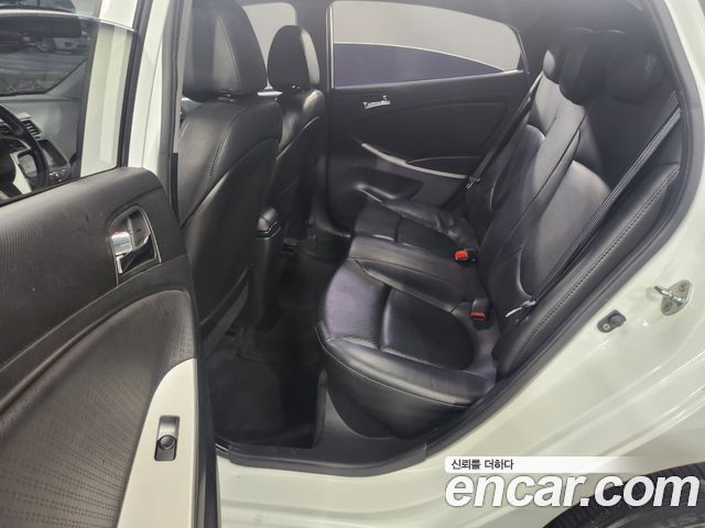 Hyundai Accent 2011 — photo 18