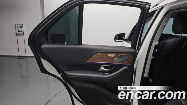 Mercedes-Benz GLE-Class 2019 — photo 15