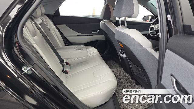 Hyundai AVANTE 2021 — photo 18