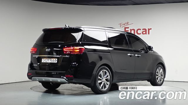 Kia Canival 2019 — photo 2