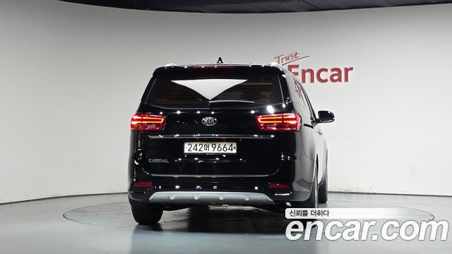 Kia Canival 2019 — photo 4