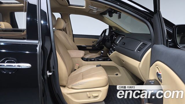 Kia Canival 2019 — photo 16