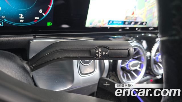 Mercedes-Benz GLB-Class 2021 — photo 9