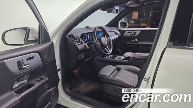 Mercedes-Benz GLB-Class 2021 — photo 10